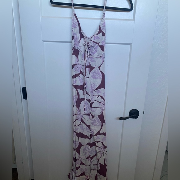 O'Neill Maxi lace up back purple and white floral women’s dress w front slit XS - Picture 3 of 5